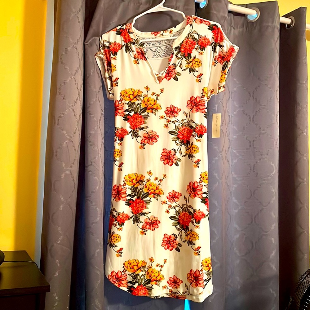 Soft short dress with tie in the back